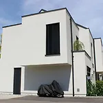 펜션 Schubert Am Woerthersee *